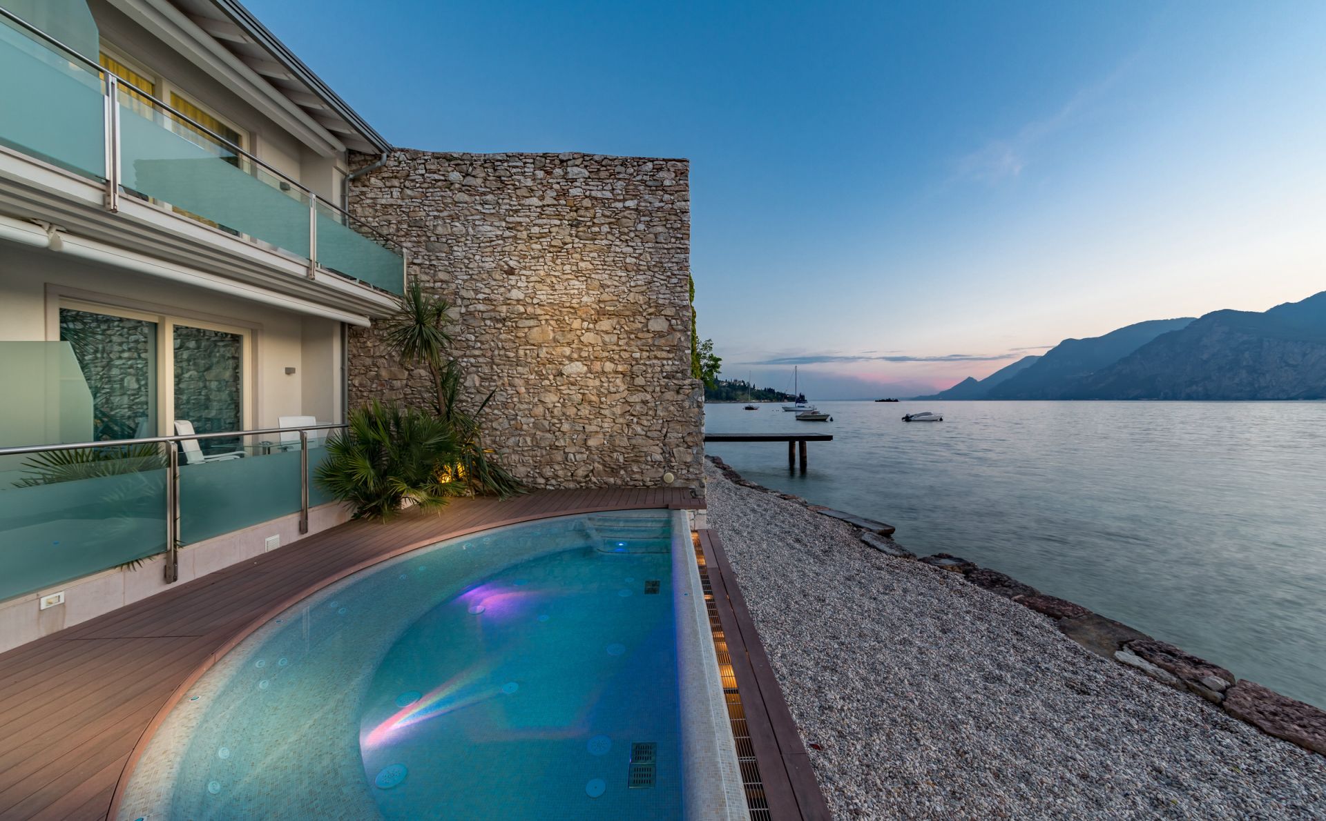 Foto della vasca sul lago del Hotel Vega a Malcesine